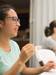 deaf-and-hard-of-hearing-center-aides-close-communication-gap