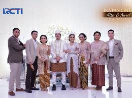 / biasanya doa setelah akad nikah dibacakan oleh penghulu nikah, tak jarang juga yang membaca doa sendiri agar terasa lebih afdhol, sering jug. Krisdayanti Pakai Kebaya Anne Avantie Di Akad Atta Aurel Bak Putri Keraton