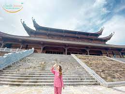 This area possesses tam chuc pagoda (chùa tam chúc), which appears with a unique design and dating back over 1000 years. Chua Tam Chuc Update Chua Tam Chuc Má»›i Nháº¥t 2021