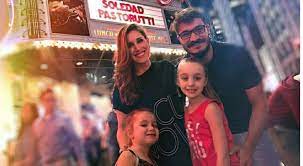 Soledad pastorutti se dio un descanso de tanto trabajo y pasó unos espectaculares días en mendoza.la cantante se fue con su marido, jeremías audoglio, y sus hijas antonia y regina. Caras Video Asi Fue El Festejo De Cumpleanos De Antonia La Primera Hija De Soledad Pastorutti