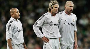 Desculpa, roberto carlos, mas se um cara me chama no meio da noite pra dizer que me ama, e me acorda, eu capo esse cara. Beckham Ronaldo And Roberto Carlos Real Madrid Trio Reunited