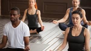 7 posturas de yoga para mejorar la