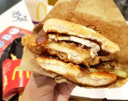 Restoran burger malaysia, myburgerlab menciptakan burger nasi lemak ayam rendang untuk memperingati hari kemerdekaan malaysia pada tanggal 31 agustus 2017. Nasi Lemak Burger Mcdonald S Malaysia Review