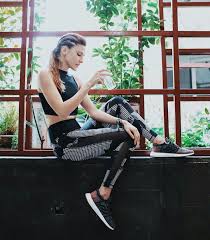 Salja Alexandra Adli Kullanicinin Alina Boz الينا بوز Panosundaki Pin Tarz Moda Unluler Moda