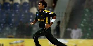 Watch an angry mohammed shami stare at the pakistani fan with immense anger: Mohammad Sami S Bag Of Hat Tricks