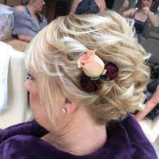 Sep 26, 2020 · no mother of the bride (or bride for that matter) can go wrong with a beautiful blowout. Mother Of The Bride Hairstyles 26 Elegant Looks For 2021