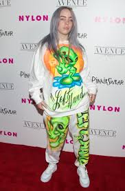 The song was written and produced by her brother finneas o'connell. Billie Eilish Age Billie Eilish 2020 Outfits Net Worth Height Ø¯Ù†ÙŠØ§ Ø§Ù„Ù…Ø´Ø§Ù‡ÙŠØ±
