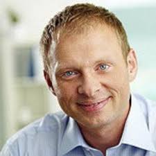 Roslyn James (@R9james)