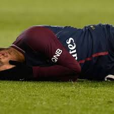 Neymar s'est d'ailleurs déjà tourné vers dieu. Blessure Neymar Les Verites Du Docteur Du Bresil