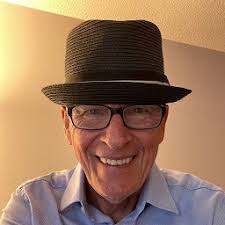 The cost is setting up this rig is so low it's more about willingness to  think outside the box. 💡 Other place use affordable VR headsets for  patients to wear during procedures.