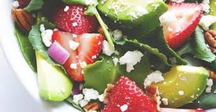 La Fraicheur Dans Votre Assiette Une Salade Haute En Couleur Delicious Salads Soup And Salad Vinaigrette Recipes