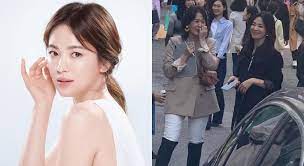 She gained international popularity through her leading roles in television dramas autumn in my heart (2000). U1 Gyqq8s Hl4m