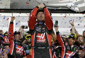 Hamlin wins at phoenix to make championship 4 | nascar playoffs. Kurt Busch Wins His First Daytona 500 With Last Lap Pass The New York Times