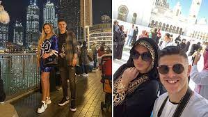 Megan fox estalló de furia contra su ex, brian austin green, por una imagen que publicó en instagram. Milot Rashica Me Te Fejuaren Shijojne Pushimet Luksoze Ne Dubai Telegrafi