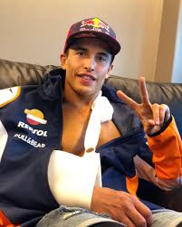 Marc marquez, 2019'daki valencia grand prix'sinin ardından ilk kez podyumun zirvesine çıktı. Marc Marquez May Miss Motogp Races After Breaking Arm In Jerez Motor Sport Magazine