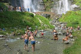 Informazioni, itinerario e cusiosità sulle cascate più belle della valchiavenna, care anchce a leonardo da vinci. Dove Andare In Montagna Con I Bambini Da Milano Gita Alle Cascate Dell Acquafraggia In Valchiavenna Dai Che Partiamo Travel Blog