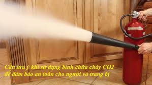 Tất tần tật về b&igrave;nh chữa ch&aacute;y CO2 - Tất tần tật khi mua b&igrave;nh chữa ch&aacute;y CO2  c&oacute; ở đ&acirc;y