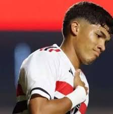 Atuações do São Paulo contra o Fortaleza: Mais uma noite decepcionante no  MorumBIS