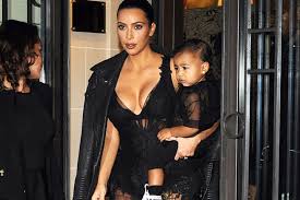 When his partner is injured, tom finds himself working with chris, the new, insufferably arrogant detective, to solve the mysterious case of a. Kim Kardashian North West Mit North Im Freizugigen Partner Look Gala De