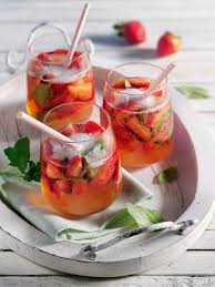 Erdbeer Bowle Rezept Erdbeer Bowle Bowle Und Erdbeeren