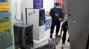 Check spelling or type a new query. Diduga Pakai Las Karbit Maling Di Mini Market Sukses Bongkar Mesin Atm Dan Gasak Uang Rp 300 Juta Warta Kota