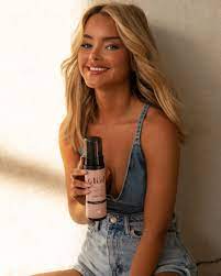 Born on december 18th, 1994, sophie elise was raised in harstad, in the northern part of norway. Sophie Elise Landingsside En Elle Basic
