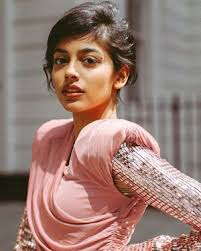 Banita sandhu family, education & more. Banita Sandhu Body Age Movies Ad Father Family And Wiki