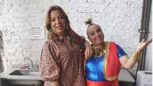 Siendo muy joven, comenzó a trabajar como peluquera para varias figuras del espectáculo argentino y a dar espectáculos en discotecas del under porteño. Murio La Floppy La Asistente De Lizy Tagliani