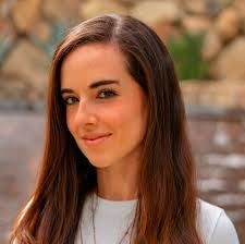 Andrea Geisler's Instagram, Twitter & Facebook