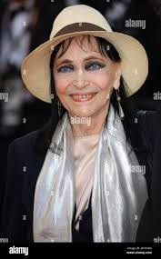 Anna Klink's Instagram, Twitter & Facebook