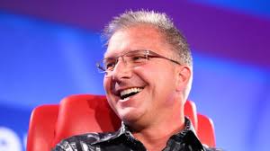 Phil Schiller abandona o cargo de diretor de marketing da Apple