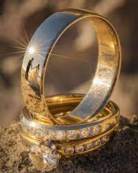 Self Taught Photographer Uses Unique Trick To Take Wedding Photos No One Has Ever Captured Before Wedding Rings Photos Unique Wedding Photos Wedding Photos