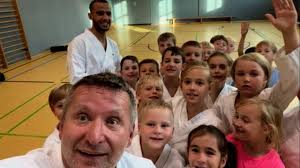 ‼️Wir machen Kinder STARK ‼️Ich hatte die Ehre das Kindertraining im  Standort Luckenwalde zu leiten. Einfach super die motivierten Kinder.  Richtige MUTiger die kleinen Karatekas 🥋. Überzeugen auch Sie ...