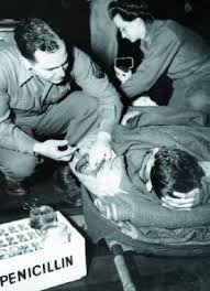 Savaş sırasında penisilin kullanılan bir sahra hastanesi.