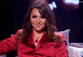 «μόνο για την πολιτική και την εικόνα του θυσιάζει και τη γυναίκα του και την οικογένειά του», είπε η κυρία πατούλη. Q1ruqgjhzatogm