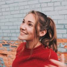 Taylor Sinclair's Instagram, Twitter & Facebook