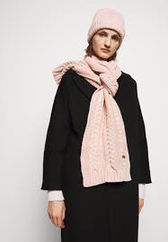 We did not find results for: Barbour Cable Beanie Scarf Set Scarf Pink Zalando De