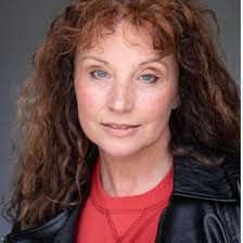 Pigeon adopts a teeny-tiny puppy 💕