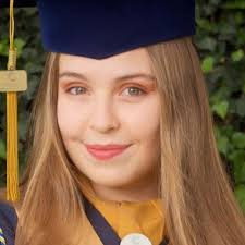 Fundraiser for Lucia Pena by Christopher Pillow : Ayúdame a cumplir mi  sueño de estudiar Medicina