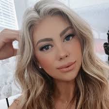 Amanda Creasy's Instagram, Twitter & Facebook