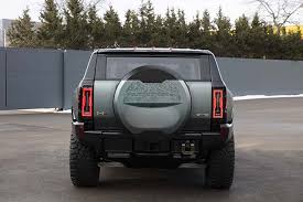 Gm is calling this a super truck for good reason. 3l8hm6azuocokm