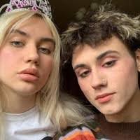 Karina Moss's Instagram, Twitter & Facebook