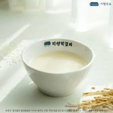 지평막걸리가 가득 담긴 한 잔 아름답지 않나요?✨ ⠀ 여러분은 언제 처음으로 지평의 매력을 느껴보셨나요? ⠀ 처음 지평막걸리를 만났을  때 느꼈던 그 느낌과 맛! ⠀ 오늘 마셔도 또 느낄 수 있답니다</div></body></html>