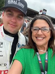 Got drunk last night and ran into this guy in a cowboy hat ￼