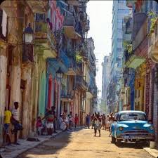 Muchos deben haber notado esta casona en 19 Playa, conocen aproximadamente  cuando se construyó así como otro datos de su pasado. Playa 3/2023.