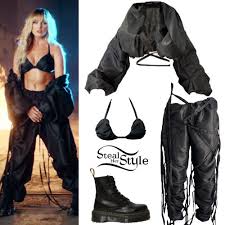 The group was formed on the eighth series of the x factor in 2011. Perrie Edwards Fashion Steal Her Style