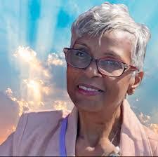 Raquel Sharpe's Instagram, Twitter & Facebook