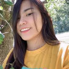 Karen Mansueto's Instagram, Twitter & Facebook