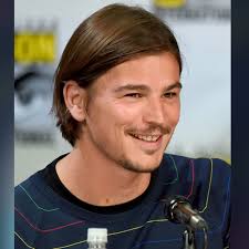 Lange glatte haare bilden eine ideale. Josh Hartnett Der Glatte Bob Fur Manner Bunte De