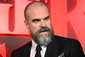 Hört mal zu… DAVID HARBOUR als Kratos : r/GodofWarRagnarok